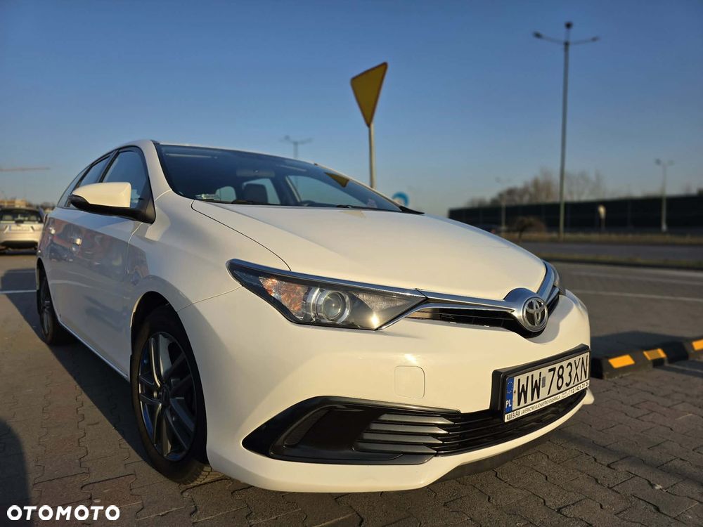 Toyota Auris 2016 photo 3