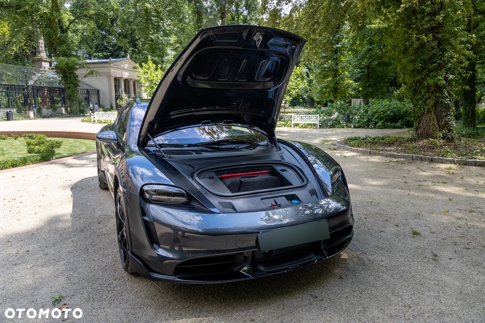 Porsche Taycan GTS - 14