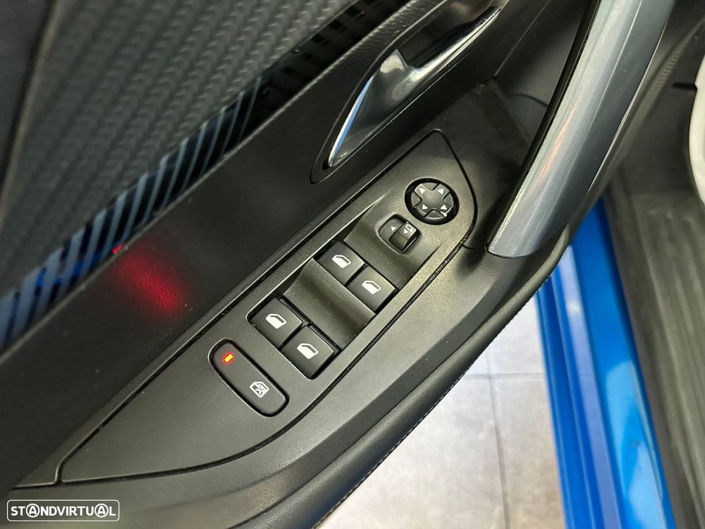 Peugeot 2008 1.2 PureTech Allure - 15