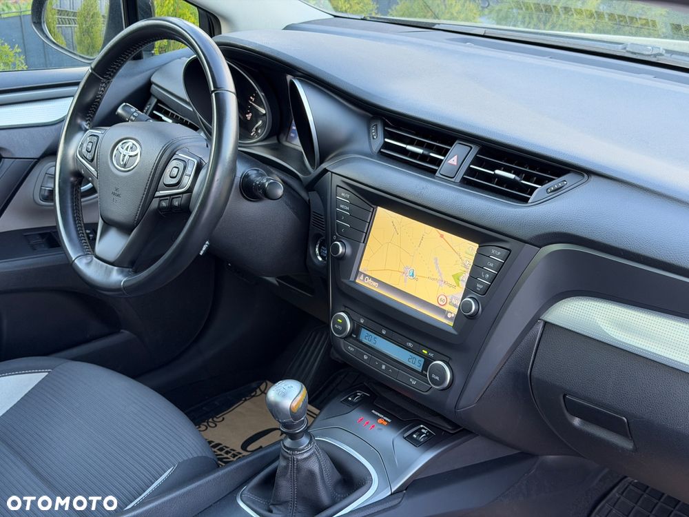 Toyota Avensis - 17