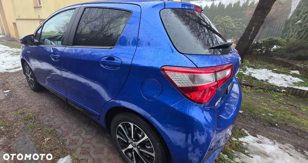 Toyota Yaris Hybrid 100 Dynamic EU6 - 3