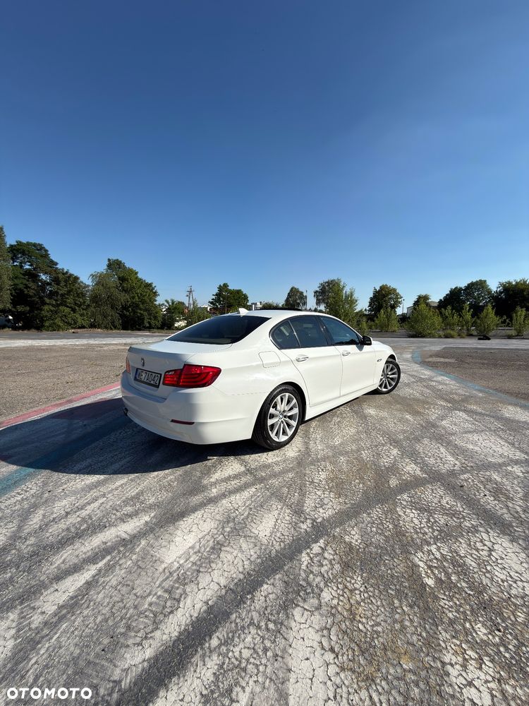 BMW Seria 5 528i - 4