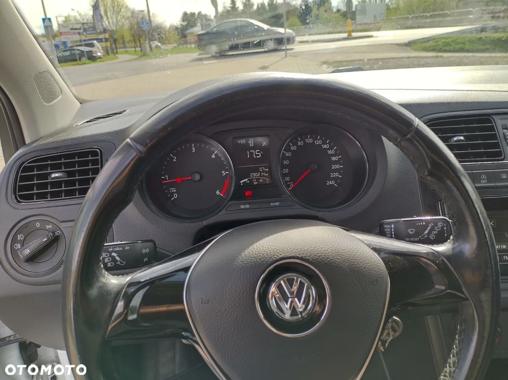 Volkswagen Polo 1.4 TDI (Blue Motion Technology) Comfortline - 10