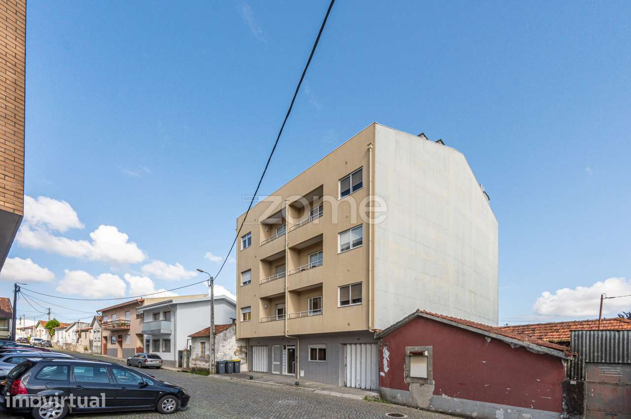 Apartamento T2+1 com 2 casas de banho, rua Sá e Melo, Gueifães. - Grande imagem: 2/28