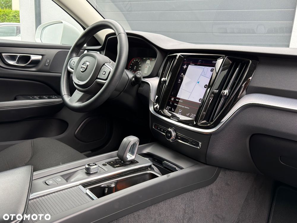 Volvo V60 B3 B DKG Momentum - 7