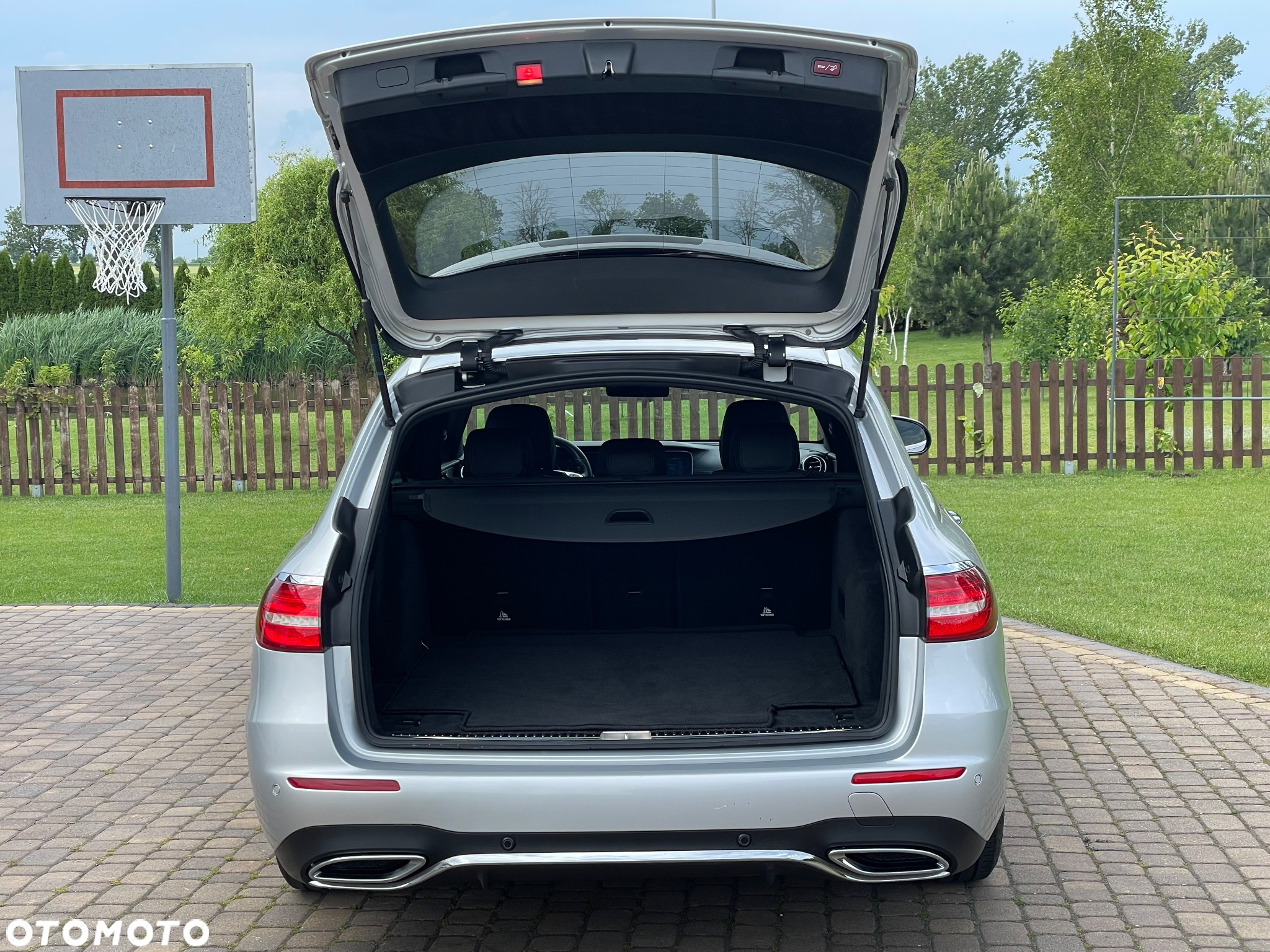 Mercedes-Benz Klasa E 220 d 4Matic T 9G-TRONIC AMG Line - 13