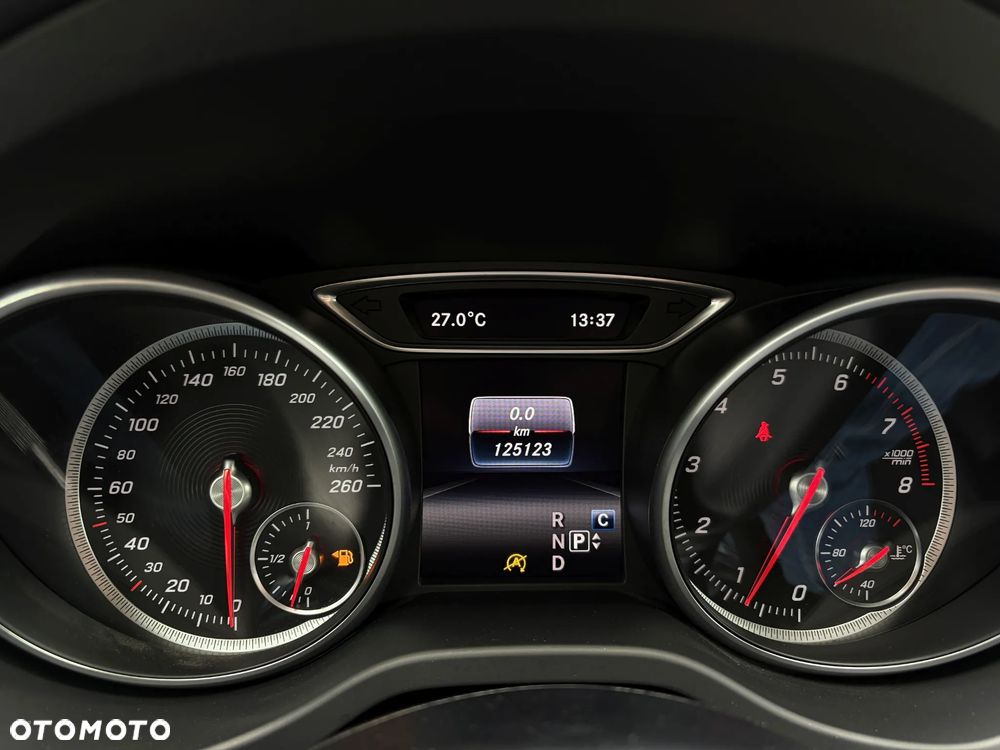 Mercedes-Benz GLA 200 7G-DCT Style - 22