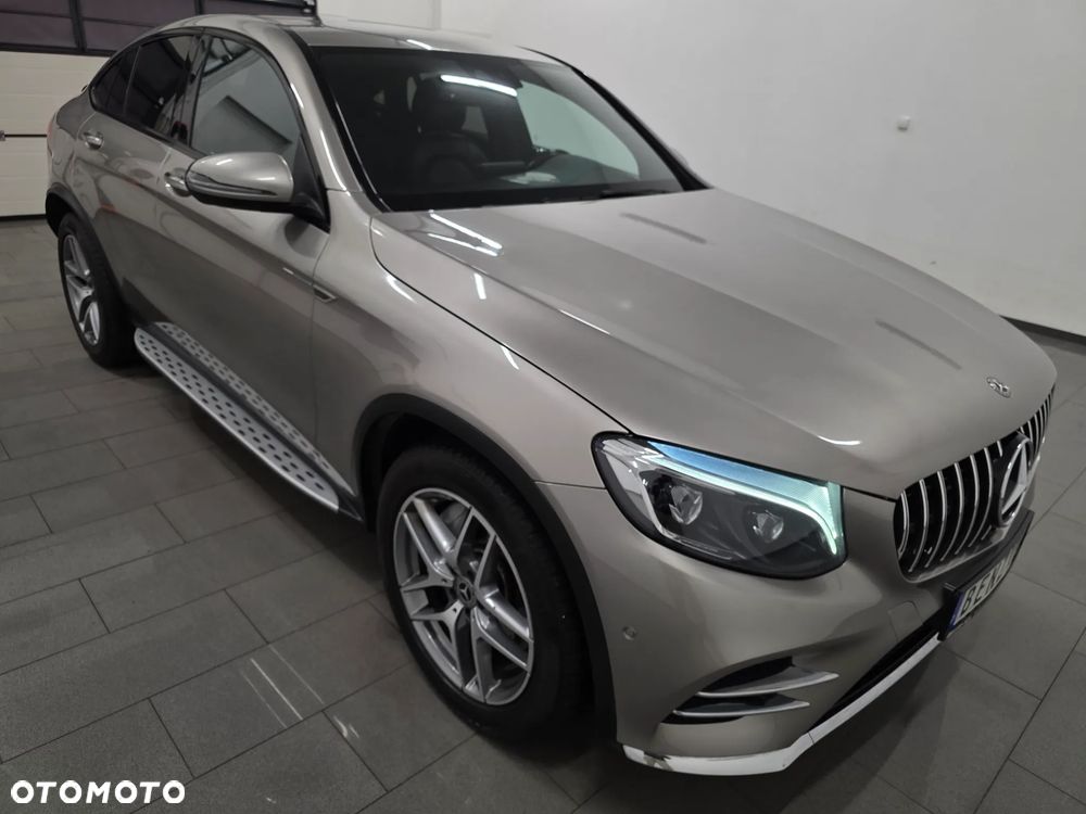 Mercedes-Benz GLC 250 4Matic 9G-TRONIC AMG Line - 32