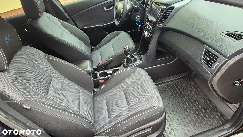 Hyundai i30 1.4 Passion Plus - 24