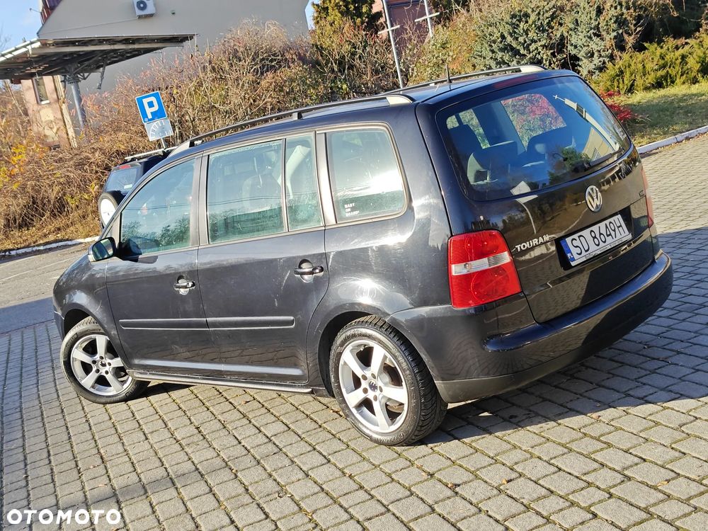 Volkswagen Touran 2.0 FSI Highline - 6