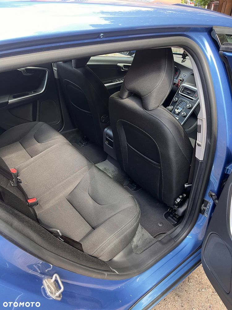 Volvo V60 T3 Momentum - 4