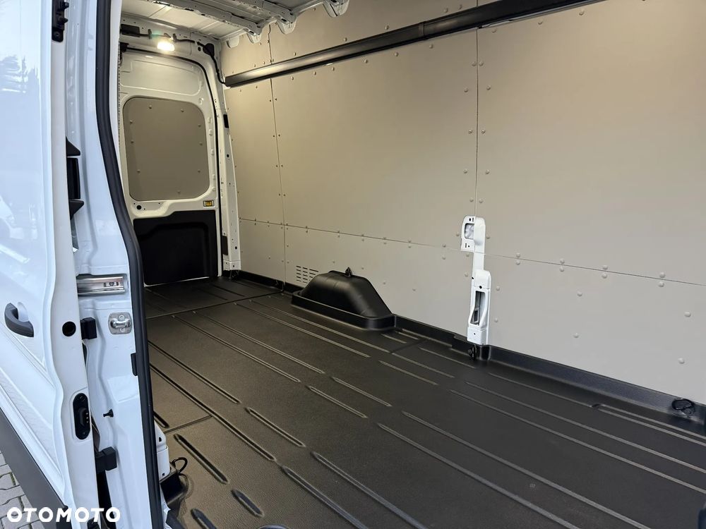 Ford Transit L4 Van - 6