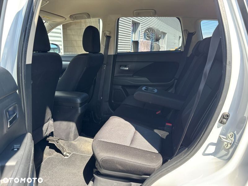 Mitsubishi Outlander 2.0 Instyle + 4WD CVT - 12