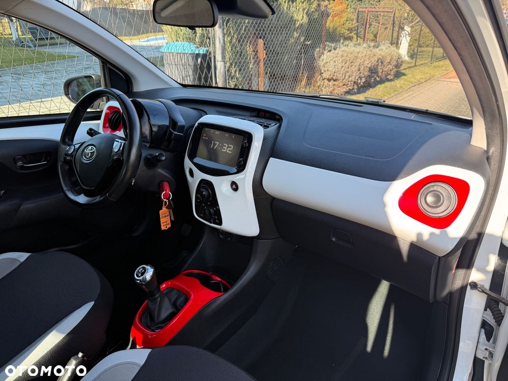 Toyota Aygo x-clusiv - 11