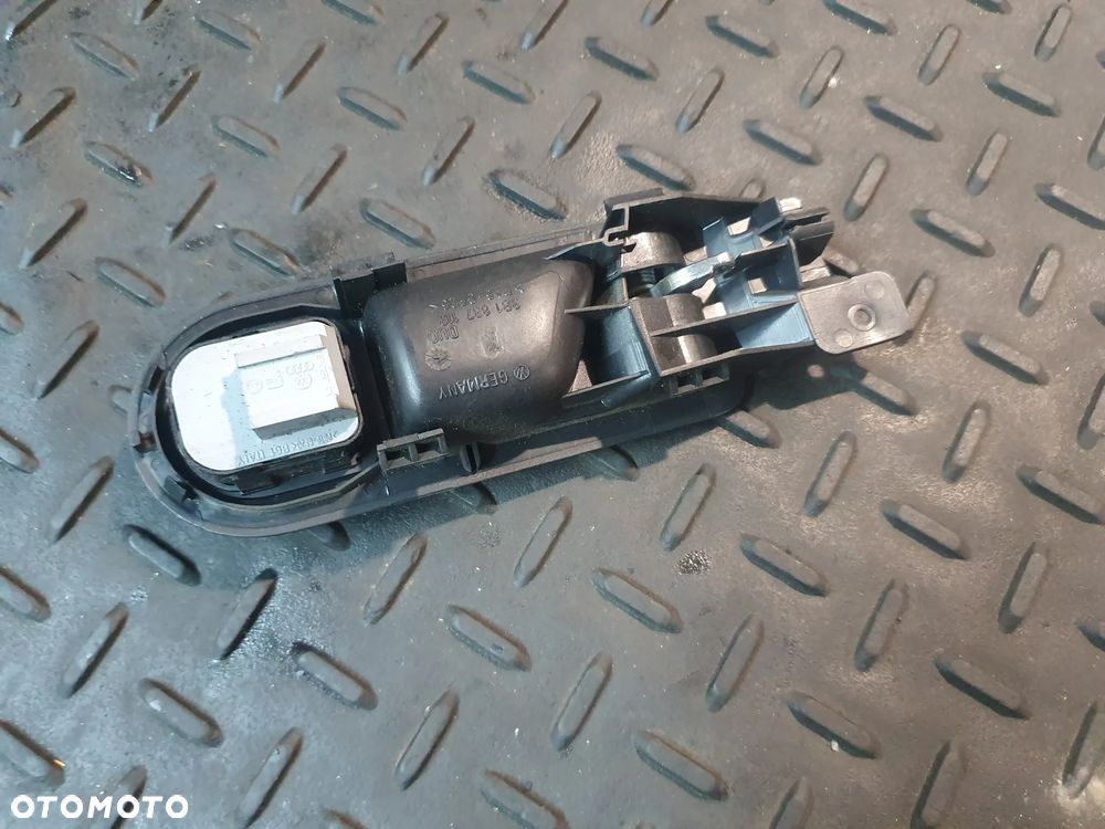 VOLKSWAGEN PASSAT B5 96-00 KLAMKA WEWNĘTRZNA LEWA 3B1837113 - 2