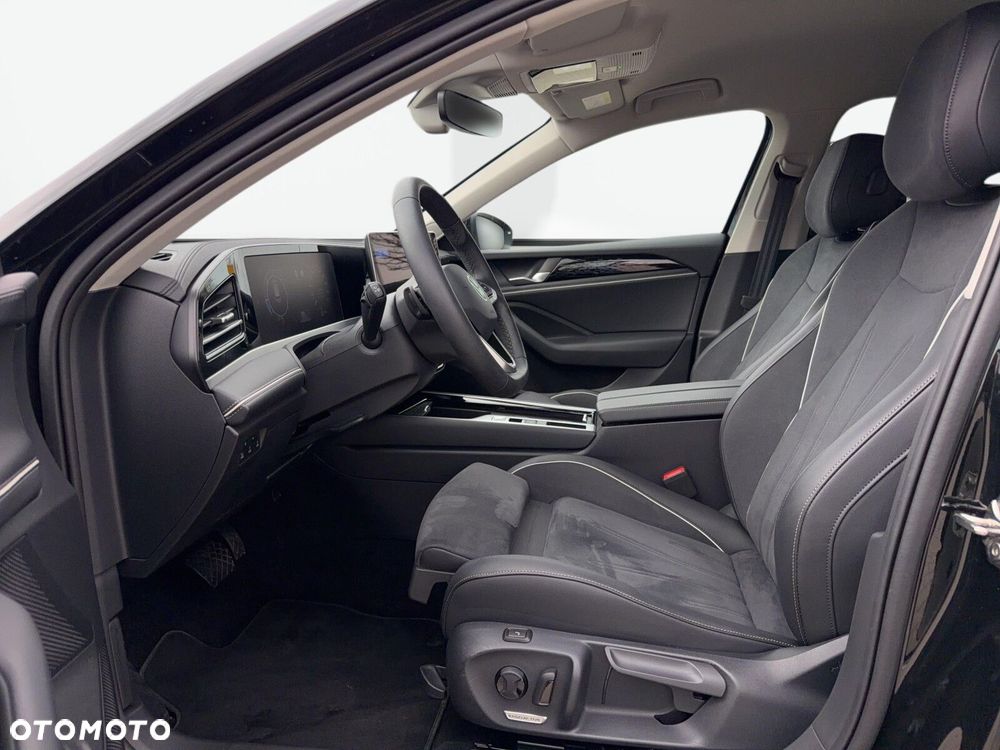 Volkswagen Passat Variant 2.0 TDI EVO Elegance DSG - 11