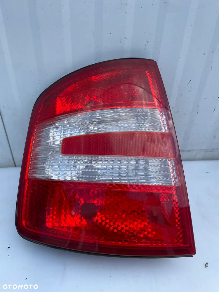 LAMPA LEWY TYŁ SKODA FABIA I KOMBI LIFT 6Y9945111B - 1