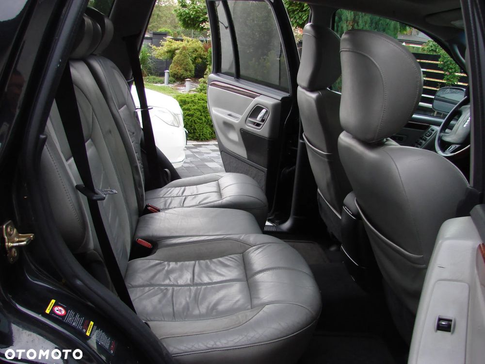 Jeep Grand Cherokee - 24