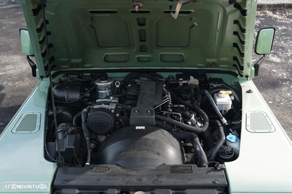 Land Rover Defender - 11