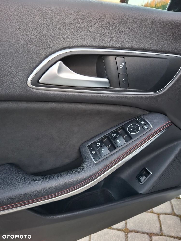 Mercedes-Benz CLA 200 7G-DCT - 10