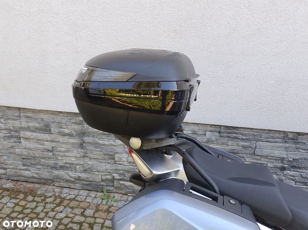 Yamaha FJR - 8