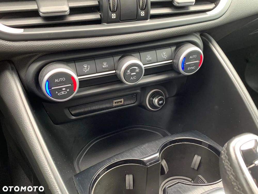 Alfa Romeo Giulia 2.2 D Turbo - 18