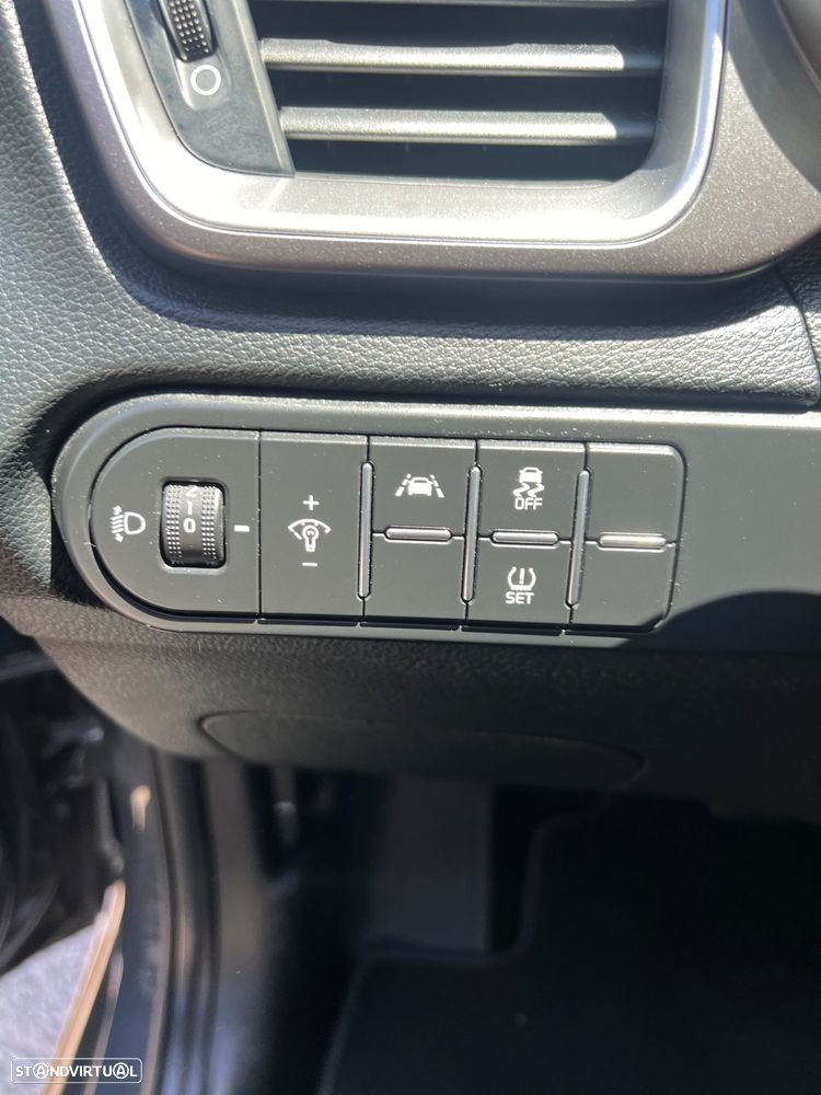 Kia Ceed SW 1.6 CRDi Drive+SRF 7DCT - 12
