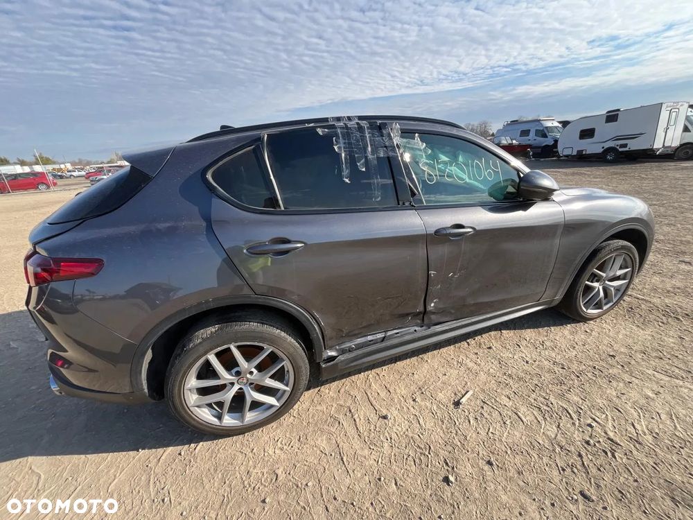 Alfa Romeo Stelvio 2.0 Turbo 16V AT8-Q4 Veloce Ti - 10