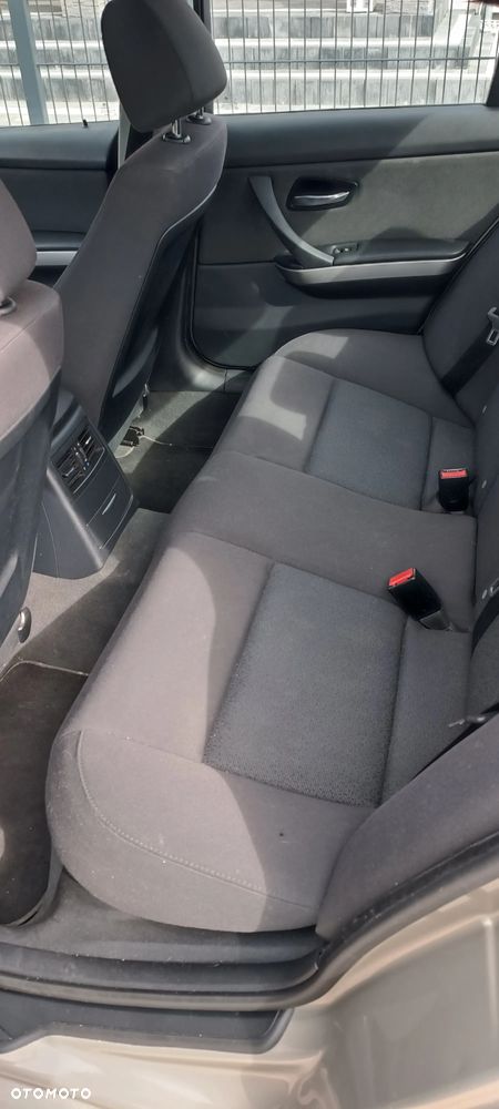 BMW Seria 3 318i - 11