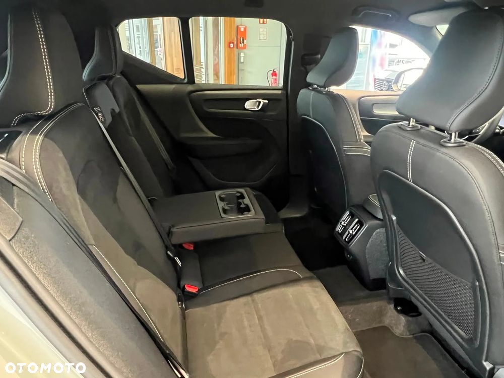 Volvo XC 40 B4 AWD Plus Dark - 22