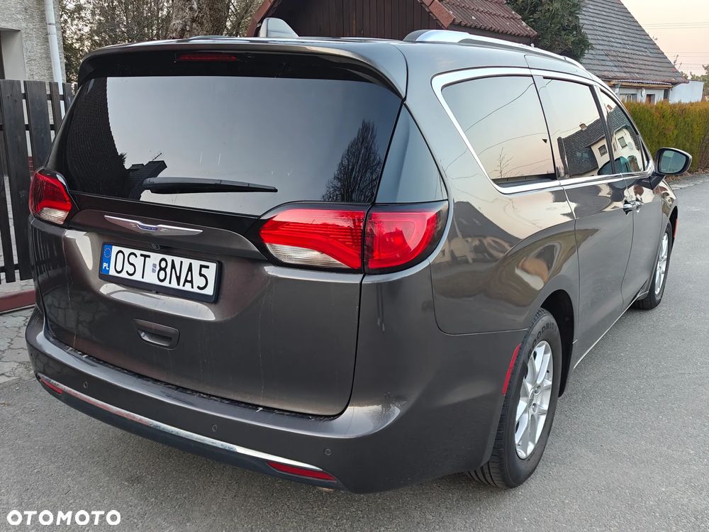 Chrysler Pacifica - 6
