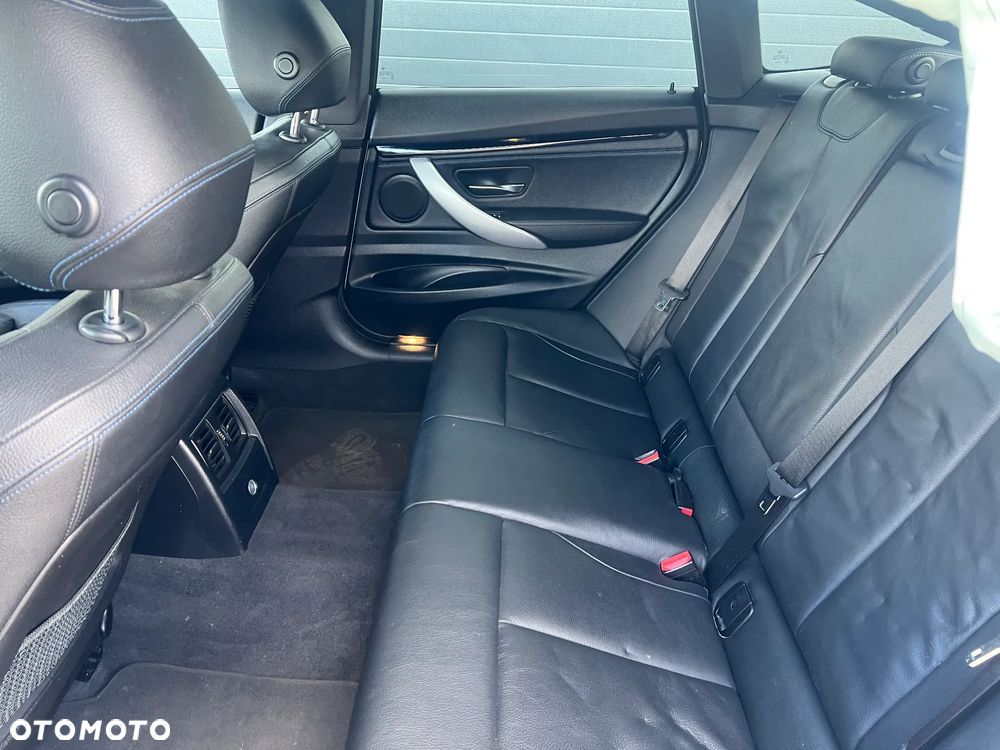 BMW Seria 3 320d xDrive M Sport - 17