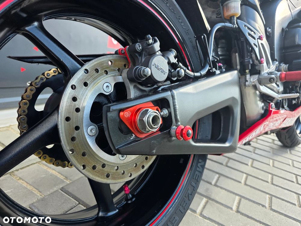 Yamaha R1 - 8