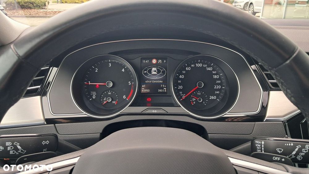 Volkswagen Passat - 10