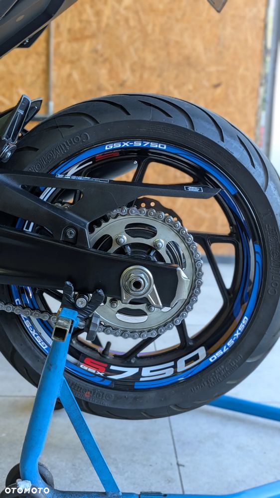 Suzuki GSX - 12