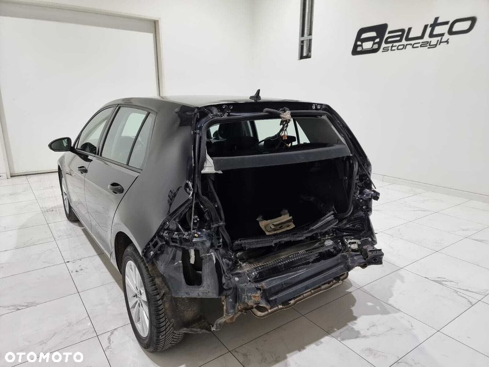 Volkswagen Golf - 6