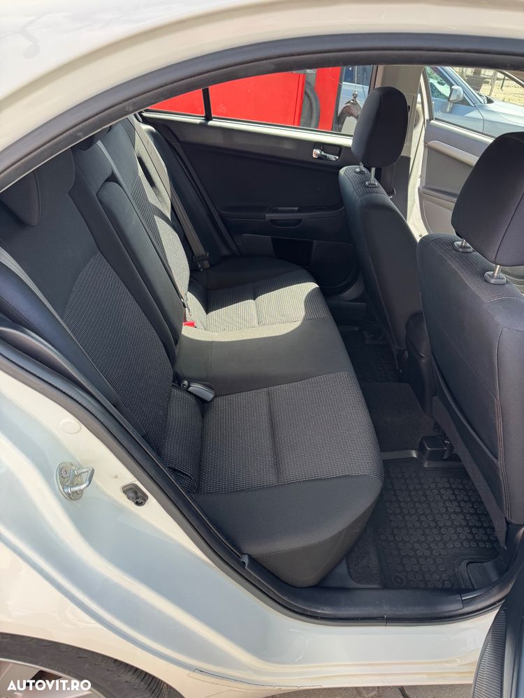 Mitsubishi Lancer 1.8 DI-D+ ClearTec Invite - 9