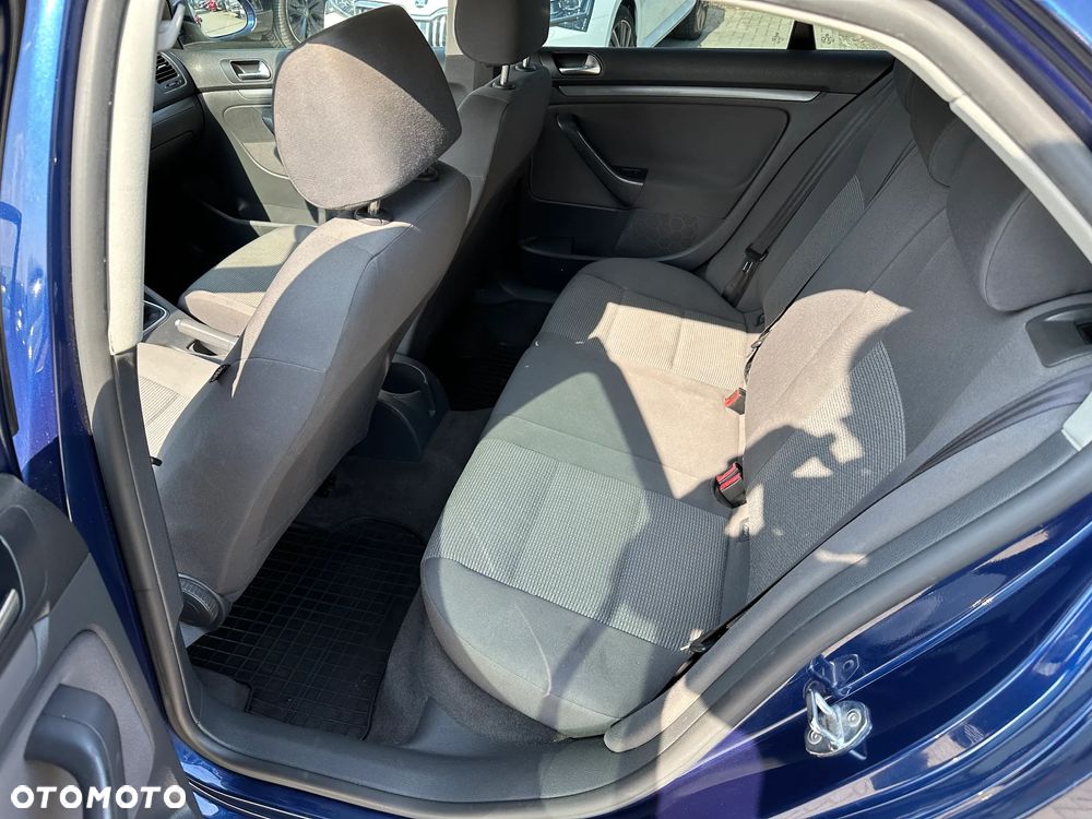 Volkswagen Jetta - 17