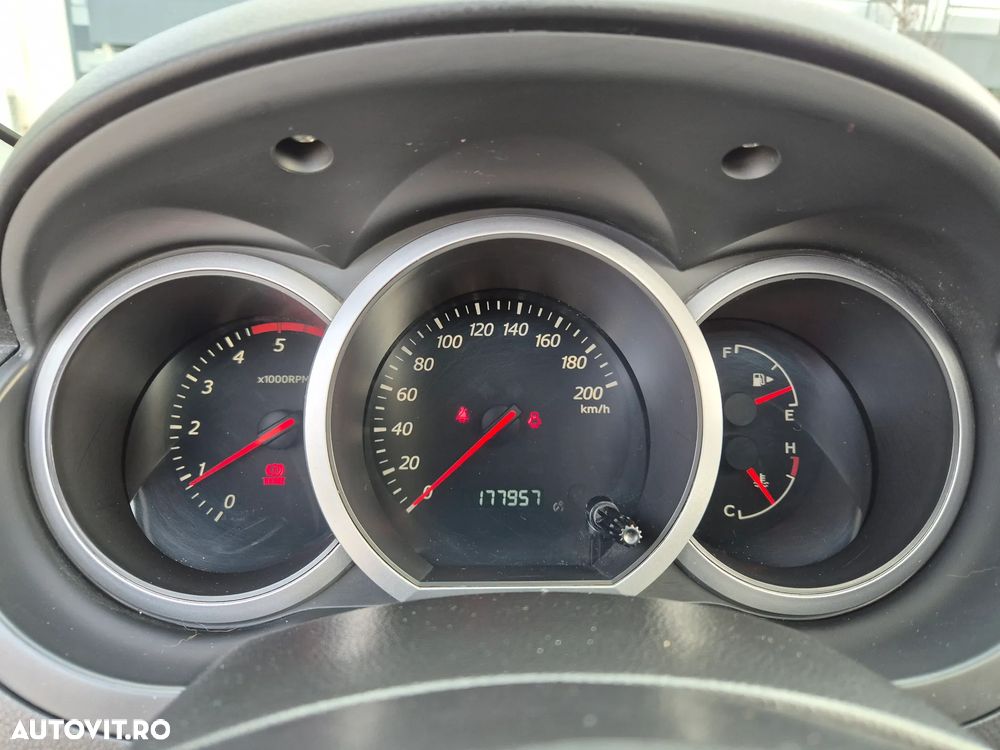 Suzuki Grand Vitara 1.9 DDiS Club DPF Family - 9