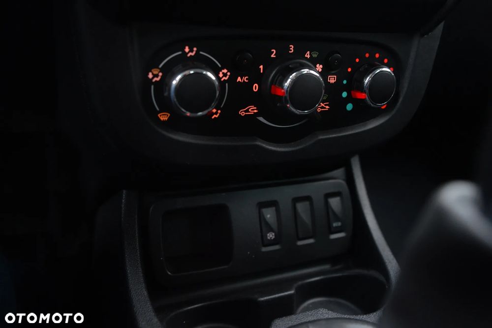 Dacia Duster 1.6 SCe Outdoor S&S - 32