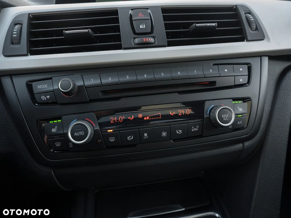 BMW Seria 3 318d Blue Performance - 34