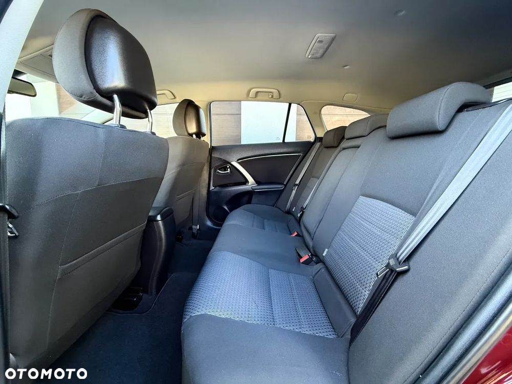 Toyota Avensis 1.8 Sol - 18