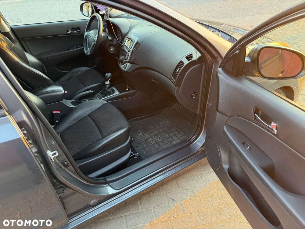 Hyundai i30 i30cw 1.6 CRDi FIFA WM Edition - 11