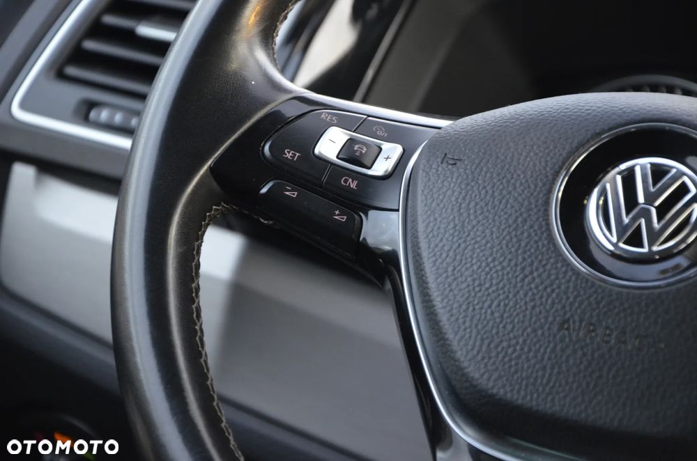 Volkswagen Multivan - 28