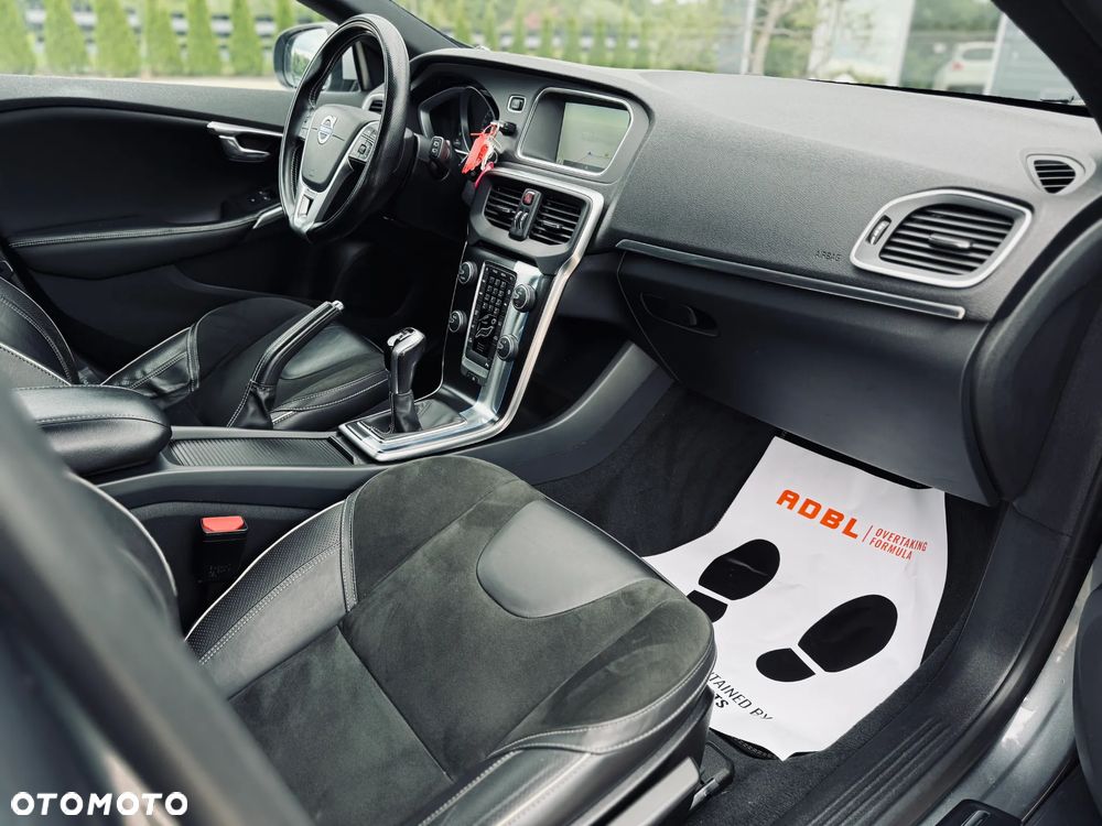 Volvo V40 D2 Drive-E R-Design Momentum - 19