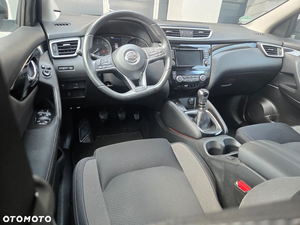 Nissan Qashqai 1.3 DIG-T AKARI - 24