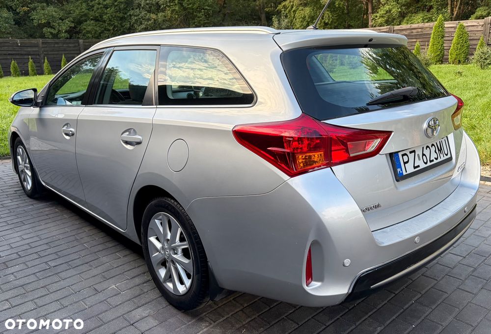 Toyota Auris 1.4 D-4D Premium + EU5 - 4