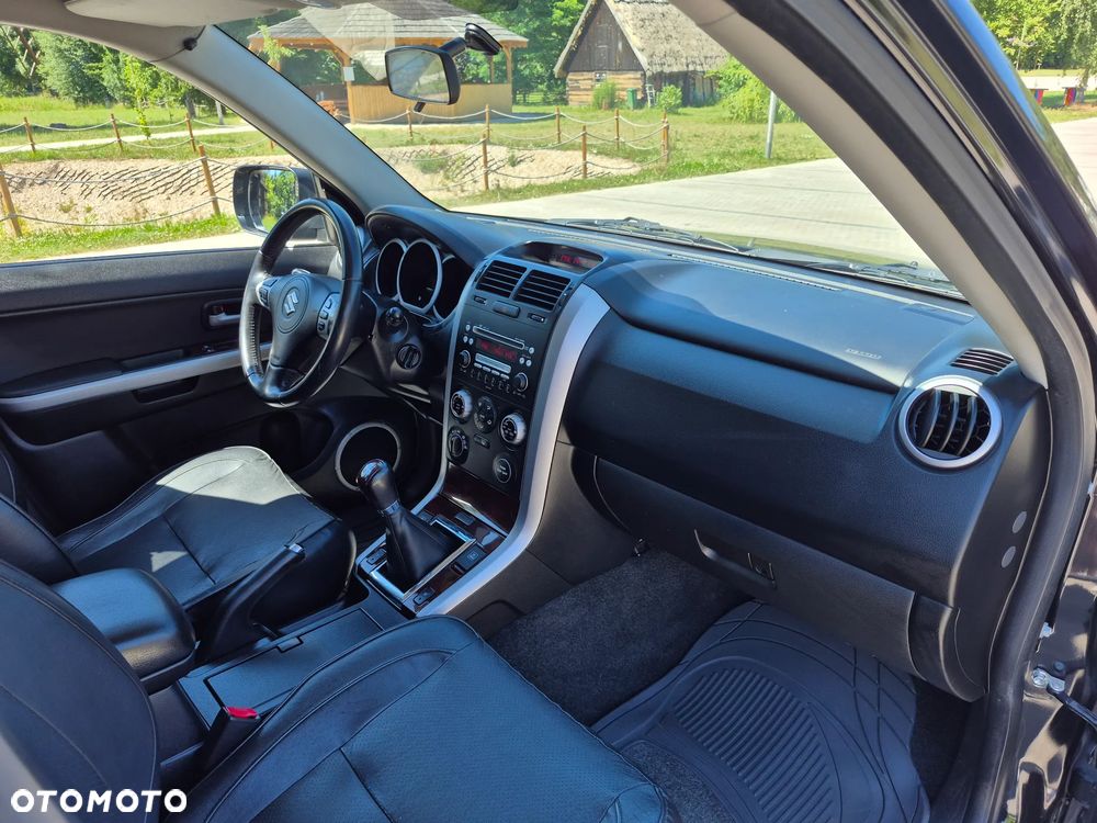 Suzuki Grand Vitara 2.0 De luxe - 18