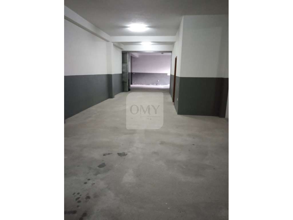 Três Garagens Contiguas na Rua Dom Afonso III em Vila Real - Grande imagem: 3/5