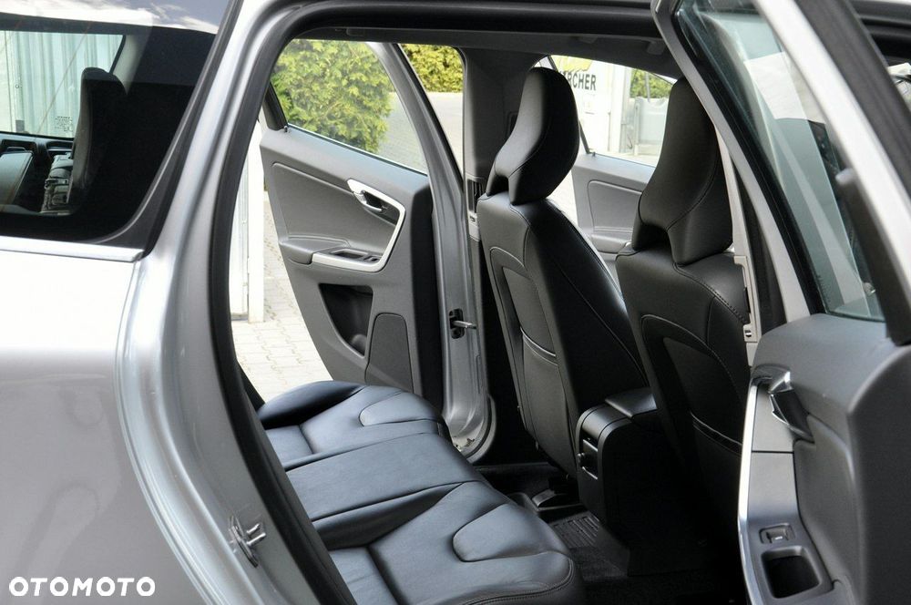 Volvo XC 60 D4 Momentum - 13